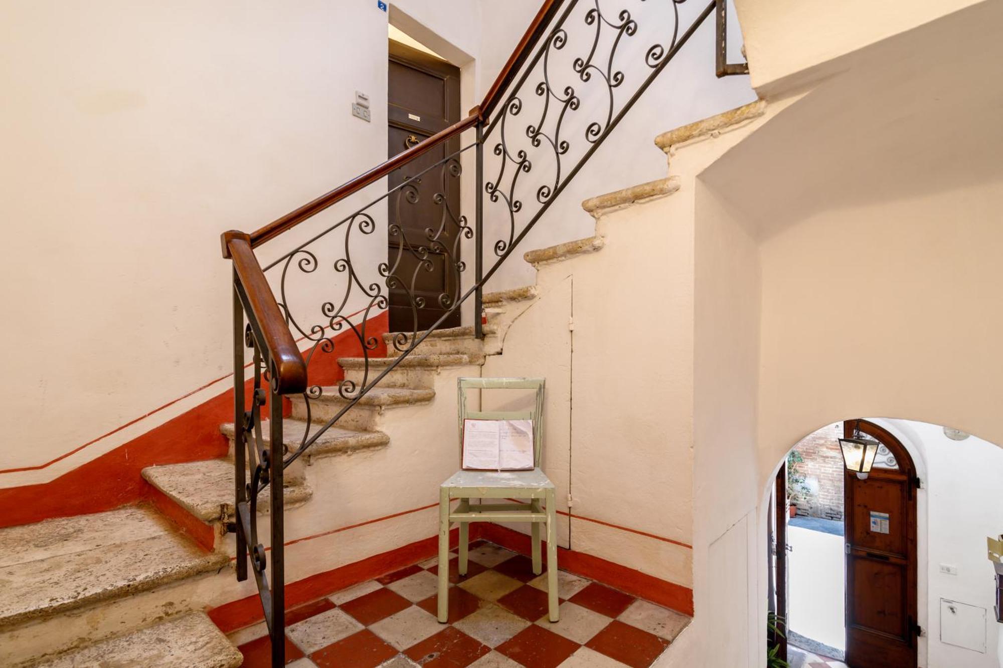 Charme Centro Storico Apartment Siena