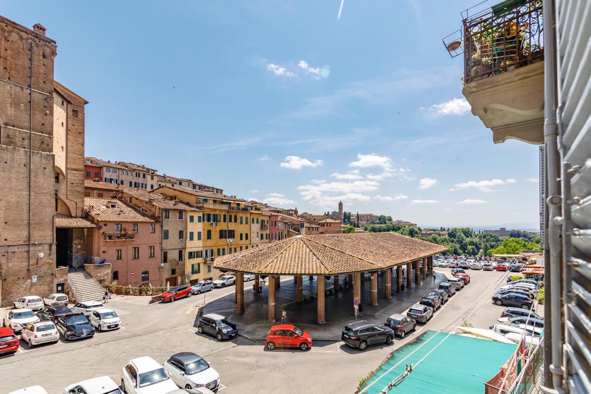 Charme Centro Storico Apartment Siena